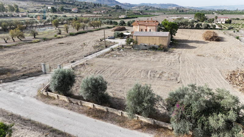 Immagine 51 di Rustico / casale in vendita  in SS385 a Mineo