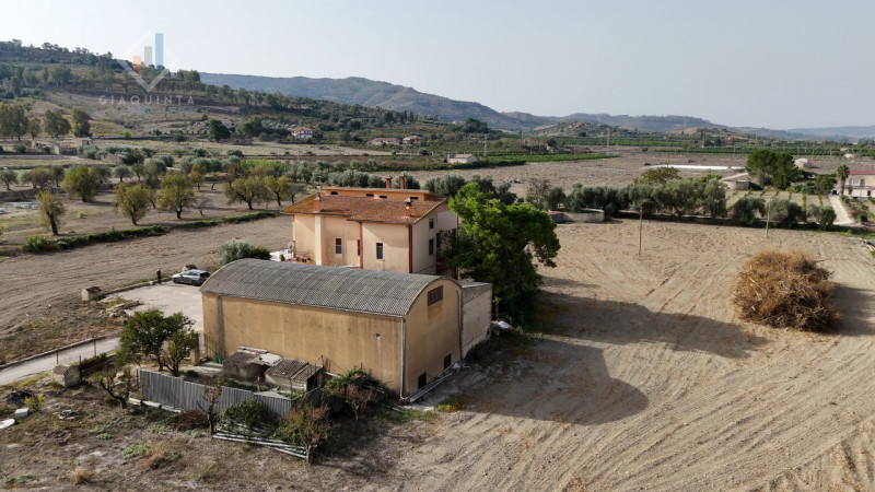 Immagine 52 di Rustico / casale in vendita  in SS385 a Mineo