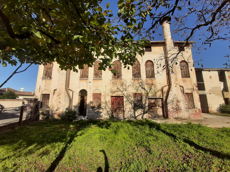 Immagine 2 di Ufficio in vendita  a Paese