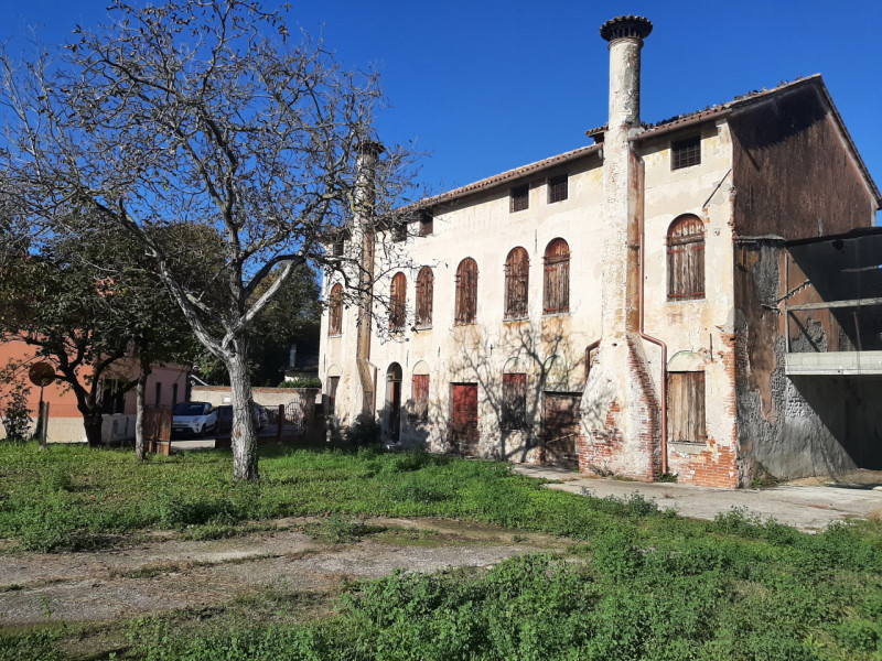 Immagine 4 di Ufficio in vendita  a Paese