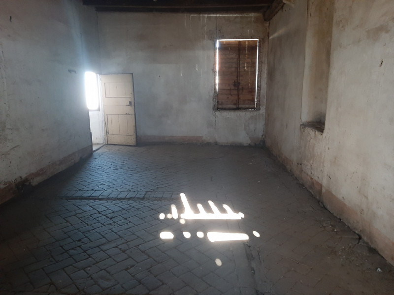 Immagine 10 di Ufficio in vendita  a Paese