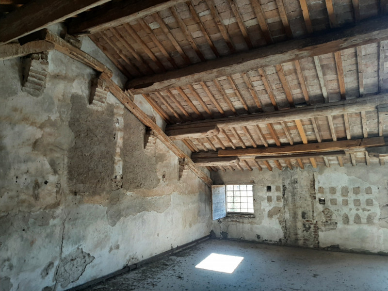 Immagine 12 di Ufficio in vendita  a Paese