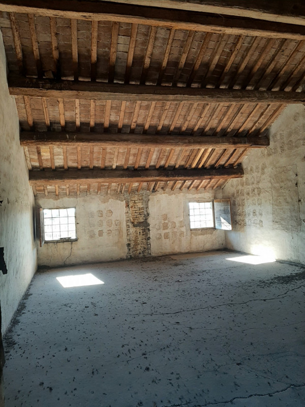 Immagine 16 di Ufficio in vendita  a Paese