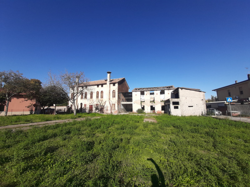 Immagine 18 di Ufficio in vendita  a Paese