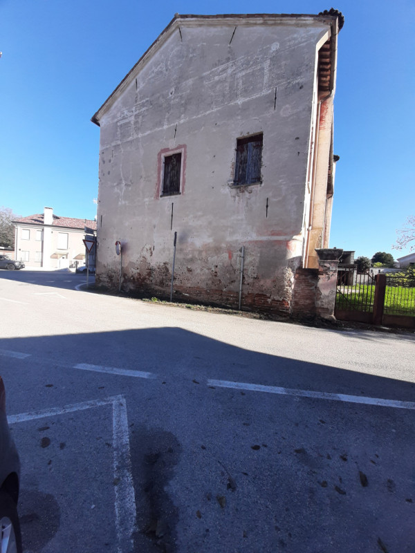 Immagine 19 di Ufficio in vendita  a Paese