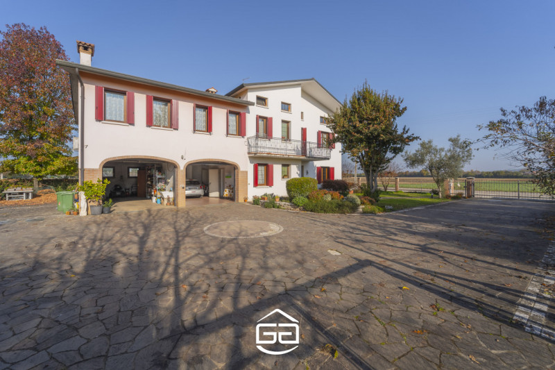 Immagine 2 di Villa in vendita  in Via Roare, 46 a Villaverla