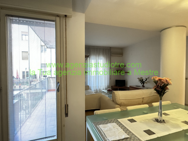 Immagine 3 di Appartamento in vendita  in via fogazzaro a Venezia