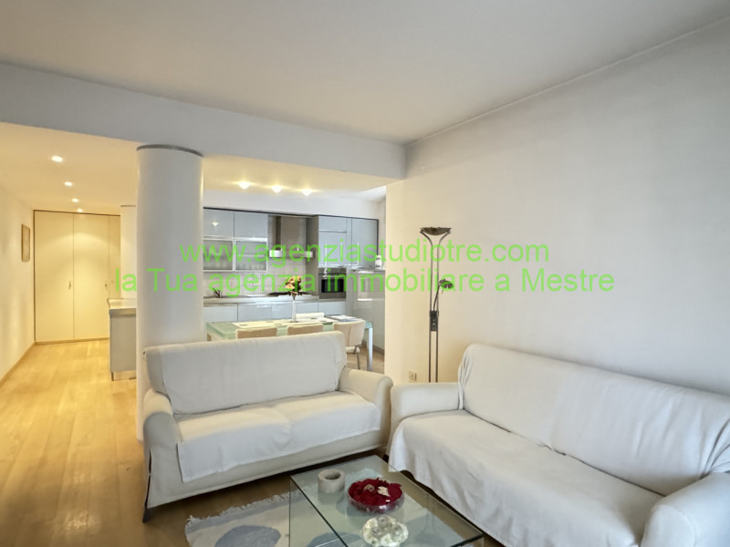 Immagine 4 di Appartamento in vendita  in via fogazzaro a Venezia