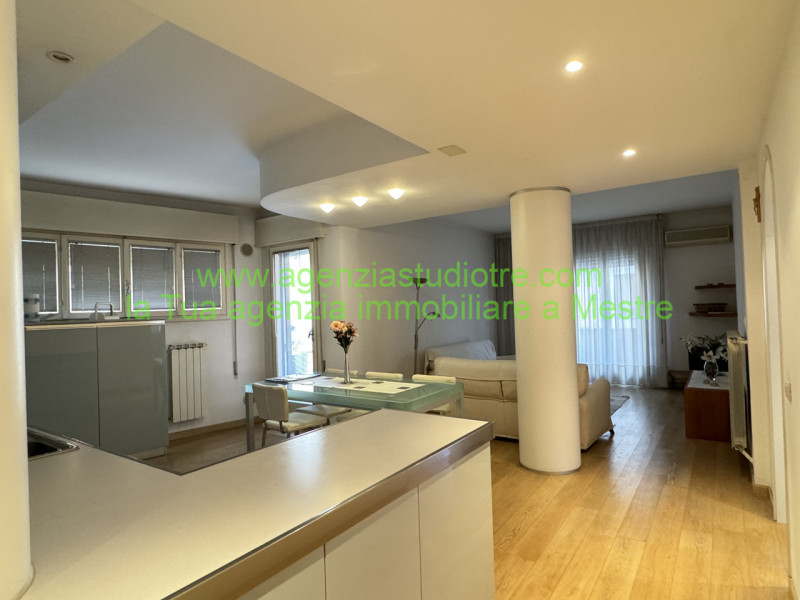 Immagine 6 di Appartamento in vendita  in via fogazzaro a Venezia