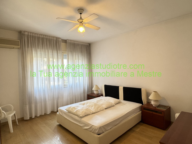 Immagine 10 di Appartamento in vendita  in via fogazzaro a Venezia