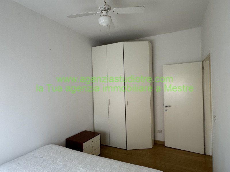 Immagine 13 di Appartamento in vendita  in via fogazzaro a Venezia