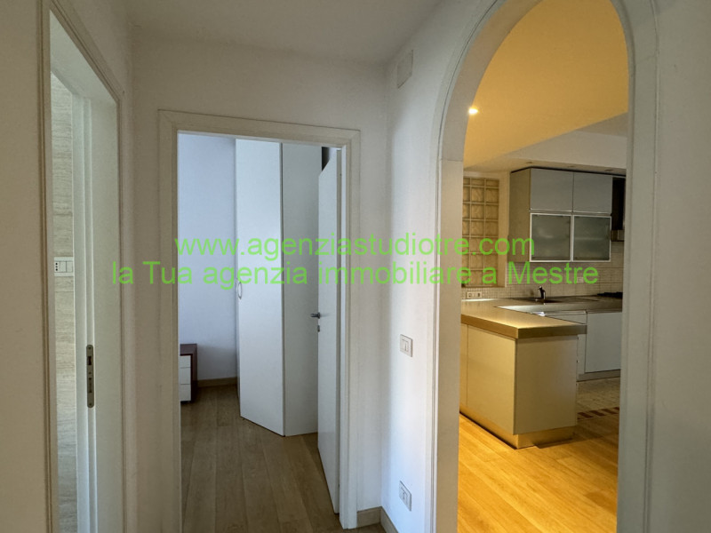 Immagine 14 di Appartamento in vendita  in via fogazzaro a Venezia