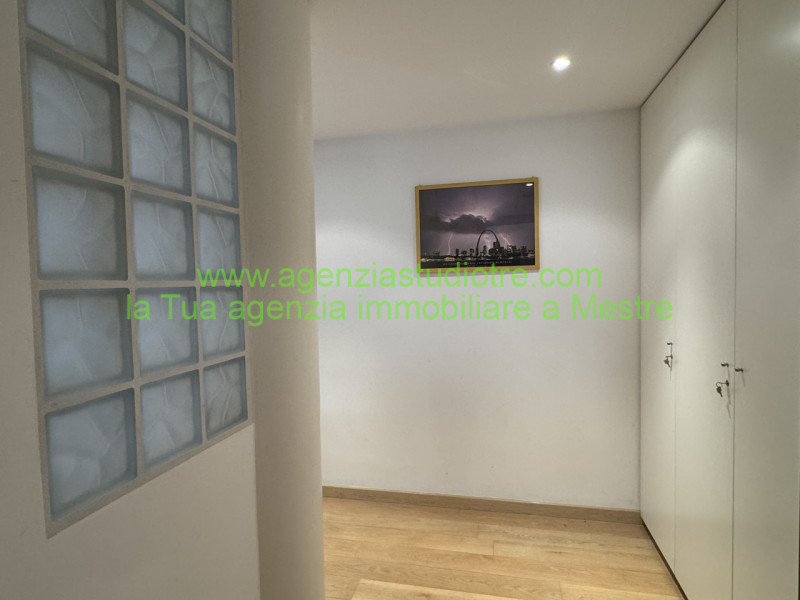 Immagine 17 di Appartamento in vendita  in via fogazzaro a Venezia