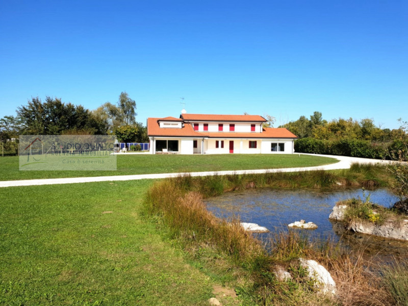 Immagine 1 di Villa in vendita  a Quinto Di Treviso