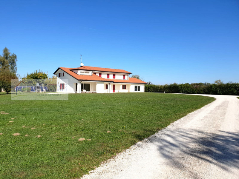 Immagine 3 di Villa in vendita  a Quinto Di Treviso