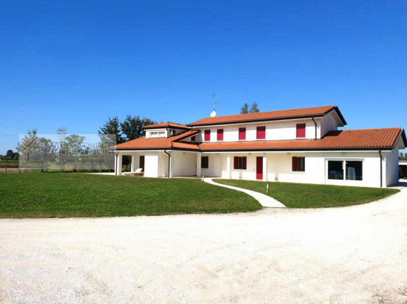 Immagine 4 di Villa in vendita  a Quinto Di Treviso