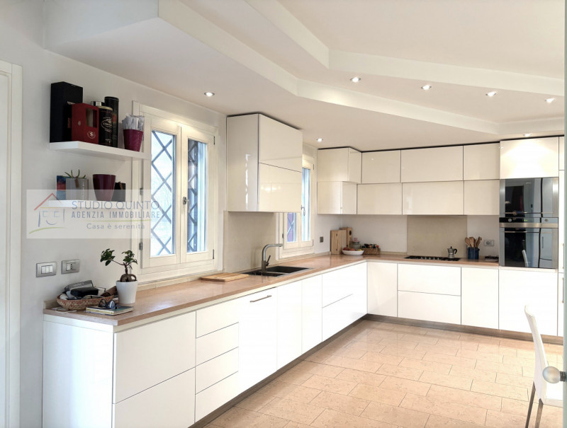 Immagine 7 di Villa in vendita  a Quinto Di Treviso