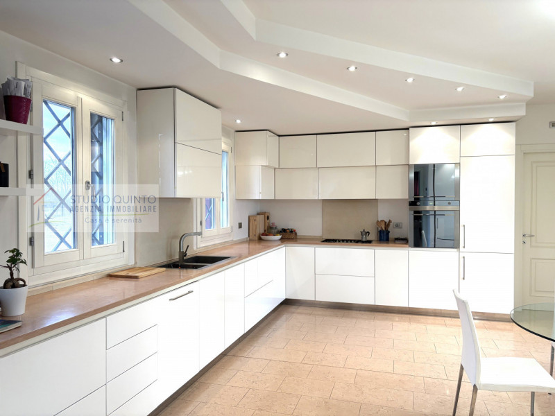 Immagine 8 di Villa in vendita  a Quinto Di Treviso