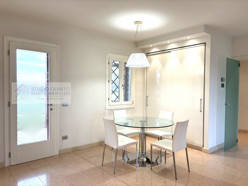 Immagine 10 di Villa in vendita  a Quinto Di Treviso