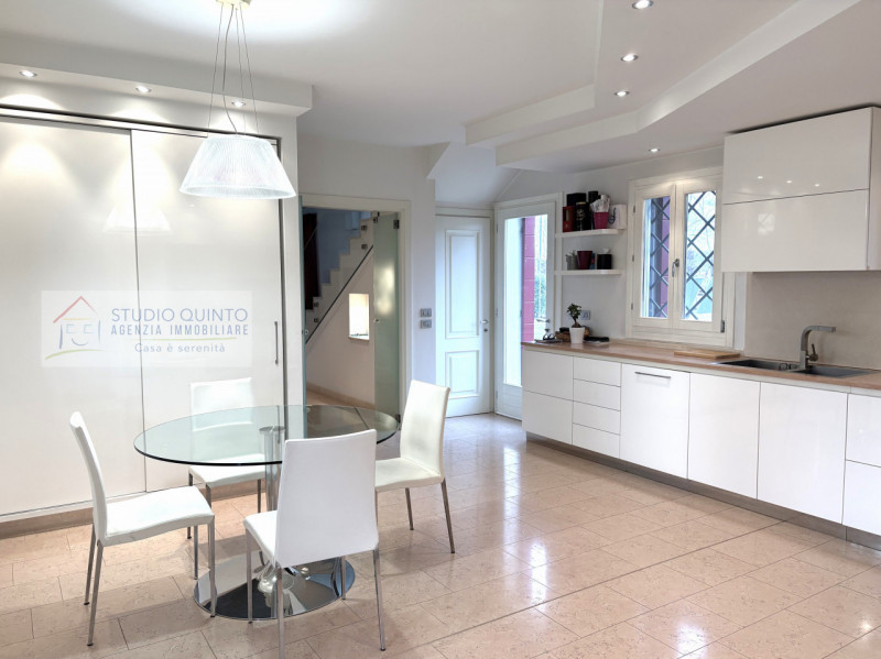 Immagine 11 di Villa in vendita  a Quinto Di Treviso