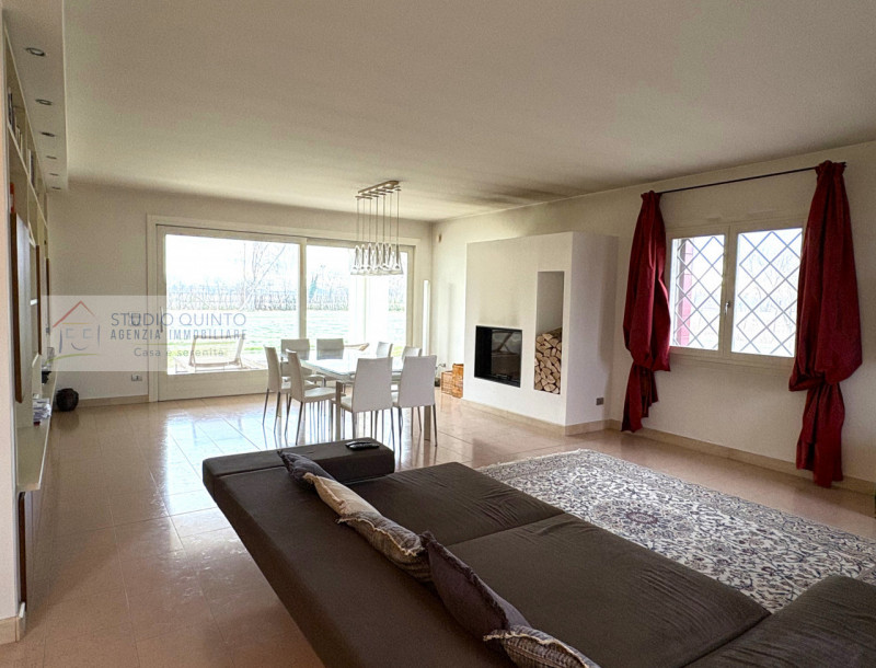 Immagine 13 di Villa in vendita  a Quinto Di Treviso