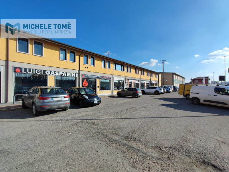 Immagine 2 di Ufficio in vendita  in via passo napoleone a Sant'ambrogio Di Valpolicella