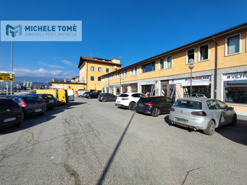 Immagine 3 di Ufficio in vendita  in via passo napoleone a Sant'ambrogio Di Valpolicella