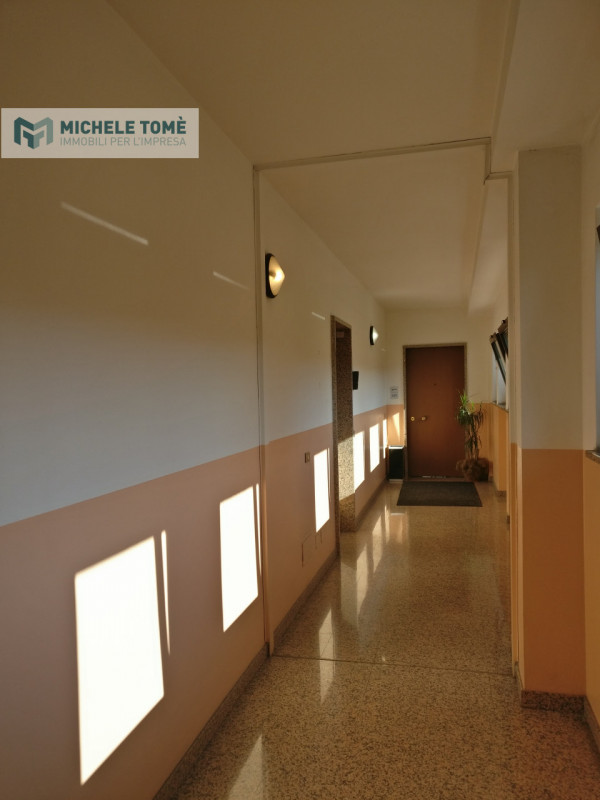 Immagine 12 di Ufficio in vendita  in via passo napoleone a Sant'ambrogio Di Valpolicella