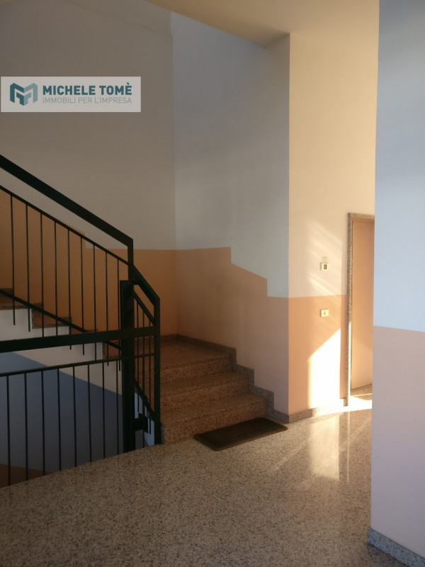 Immagine 14 di Ufficio in vendita  in via passo napoleone a Sant'ambrogio Di Valpolicella