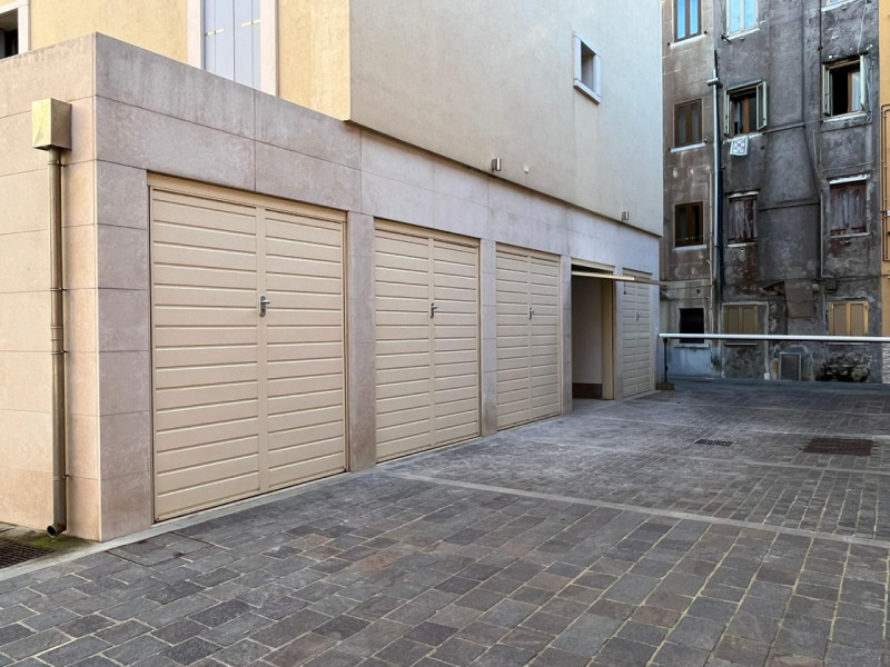 Immagine 2 di Garage in vendita  in Calle Santa Croce a Chioggia
