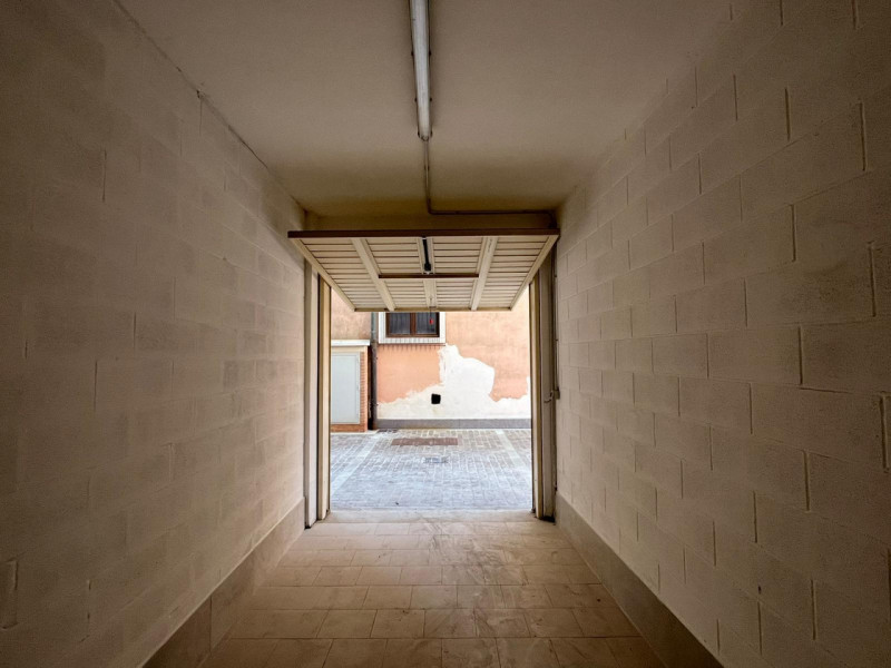 Immagine 3 di Garage in vendita  in Calle Santa Croce a Chioggia