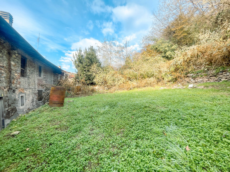 Immagine 2 di Villetta a schiera in vendita  in VICOLO S.ANTONIO C 6 a Briga Novarese