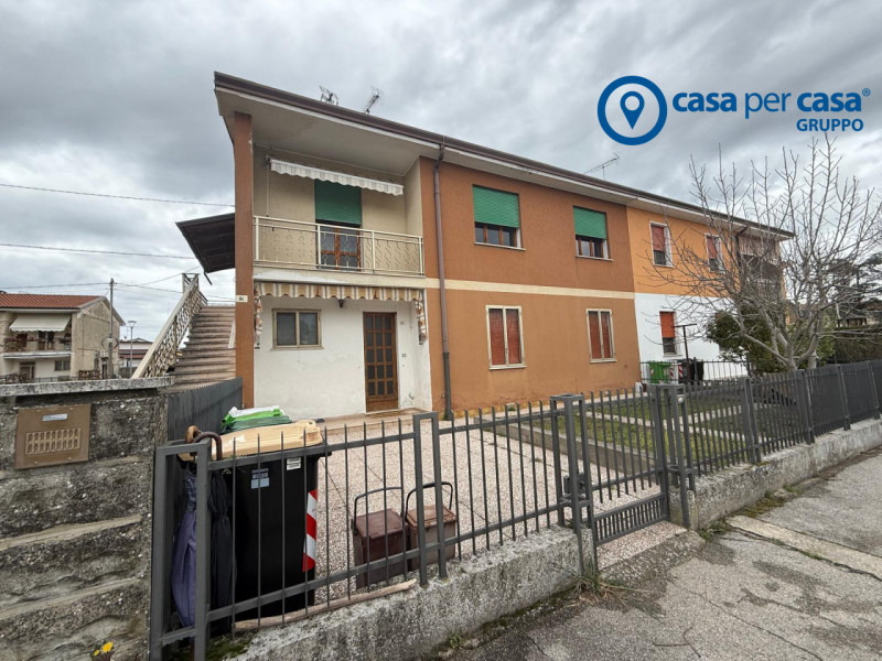 Immagine 1 di Appartamento in vendita  in Papozze Via Gramsci a Papozze