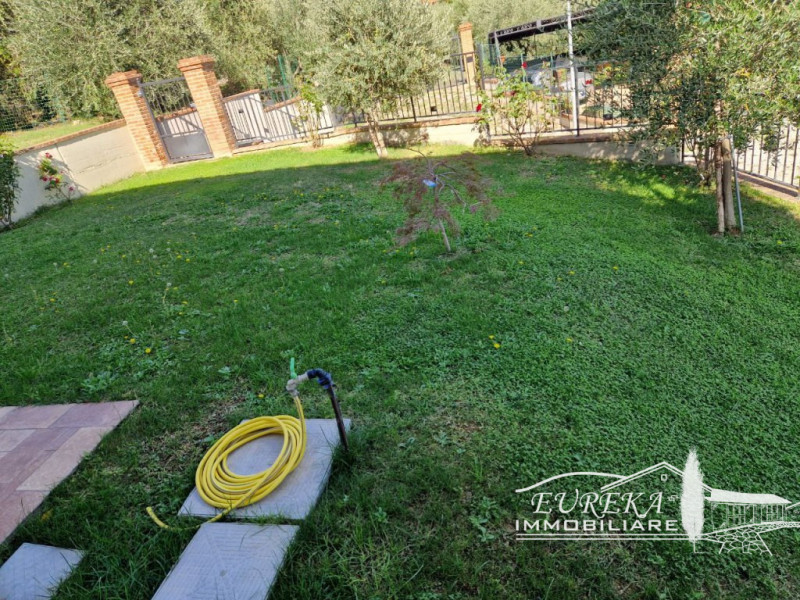 Immagine 3 di Appartamento in vendita  in via roma 152 a Castiglione Del Lago