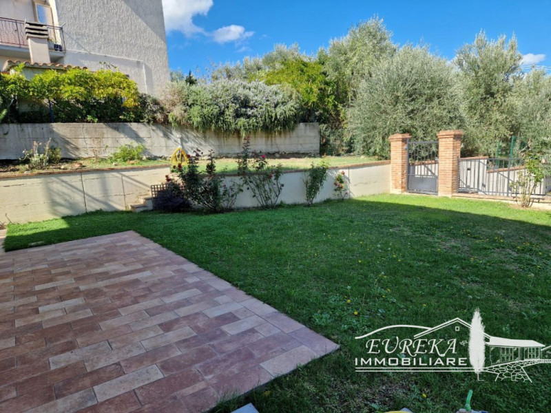 Immagine 4 di Appartamento in vendita  in via roma 152 a Castiglione Del Lago