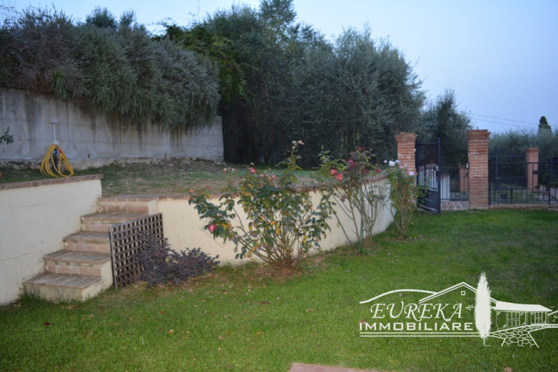 Immagine 5 di Appartamento in vendita  in via roma 152 a Castiglione Del Lago