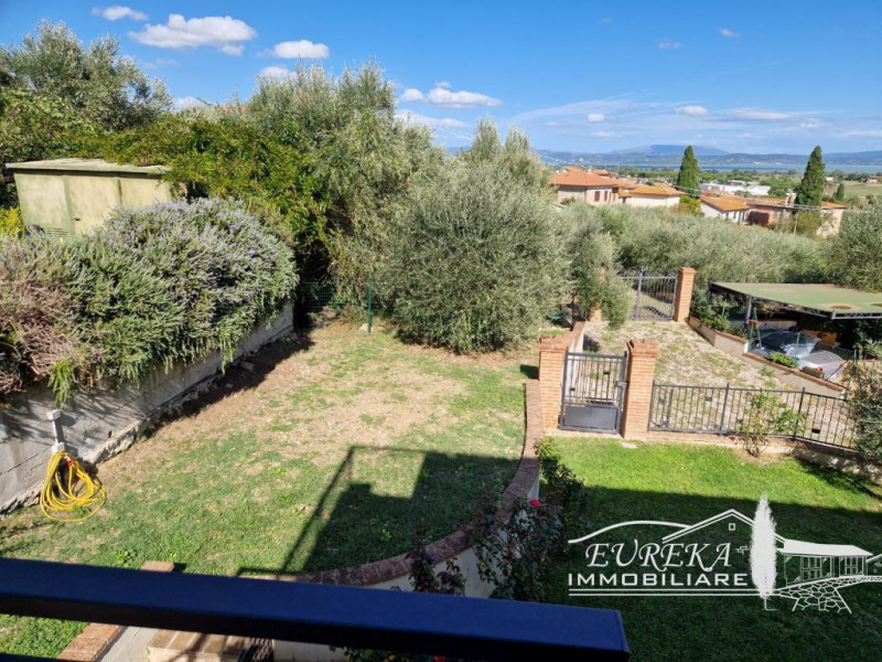 Immagine 10 di Appartamento in vendita  in via roma 152 a Castiglione Del Lago