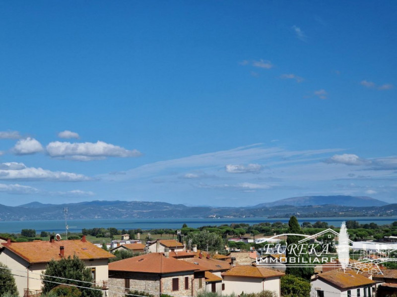 Immagine 15 di Appartamento in vendita  in via roma 152 a Castiglione Del Lago