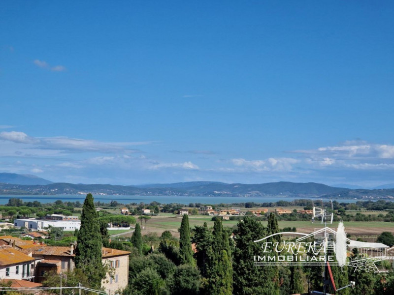 Immagine 16 di Appartamento in vendita  in via roma 152 a Castiglione Del Lago