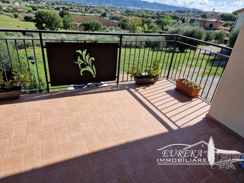 Immagine 18 di Appartamento in vendita  in via roma 152 a Castiglione Del Lago