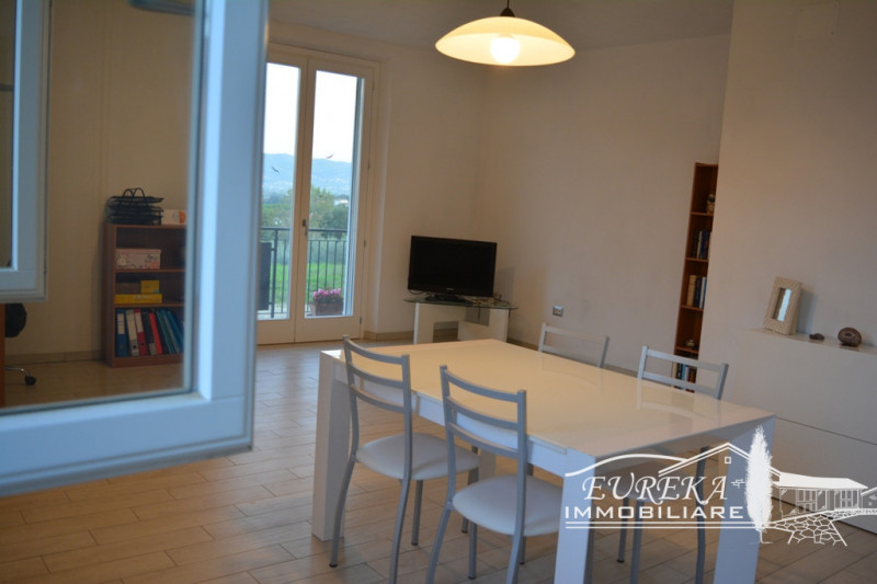 Immagine 31 di Appartamento in vendita  in via roma 152 a Castiglione Del Lago