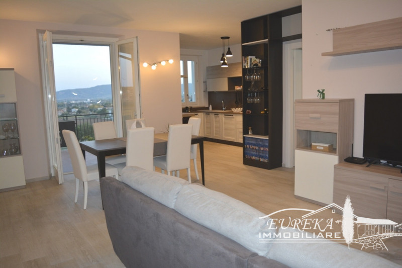 Immagine 39 di Appartamento in vendita  in via roma 152 a Castiglione Del Lago