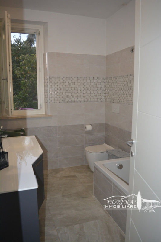 Immagine 43 di Appartamento in vendita  in via roma 152 a Castiglione Del Lago