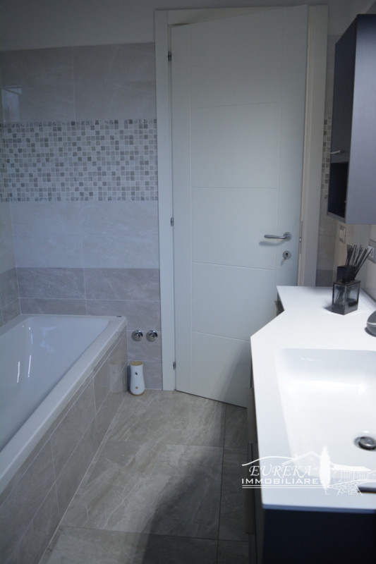 Immagine 44 di Appartamento in vendita  in via roma 152 a Castiglione Del Lago