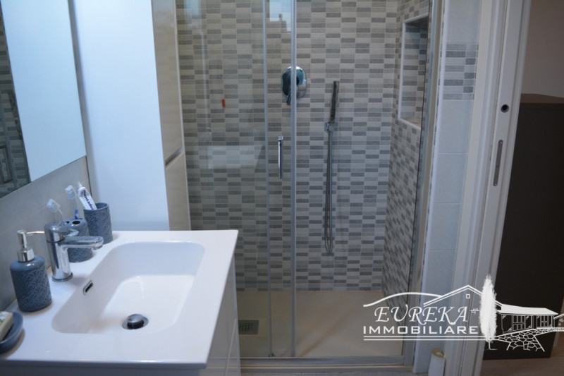 Immagine 47 di Appartamento in vendita  in via roma 152 a Castiglione Del Lago