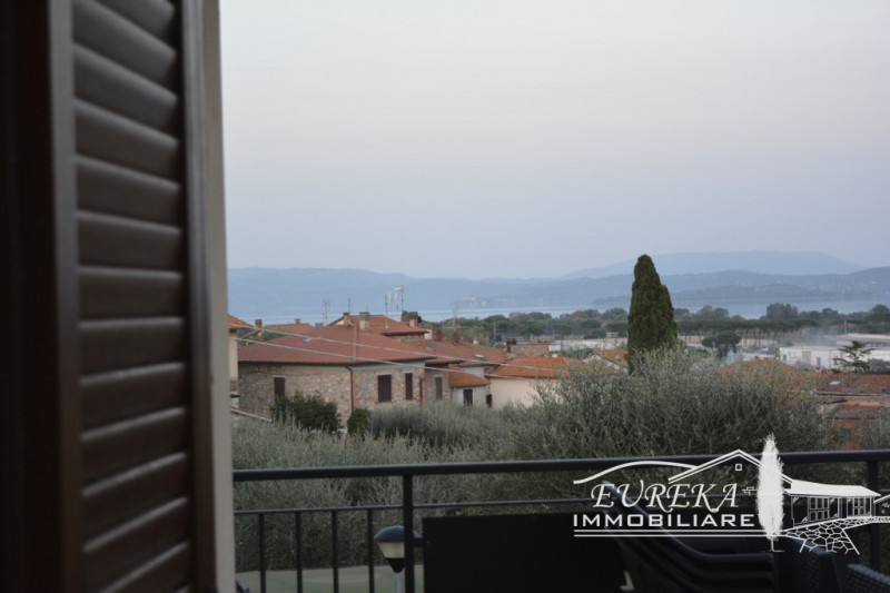 Immagine 50 di Appartamento in vendita  in via roma 152 a Castiglione Del Lago