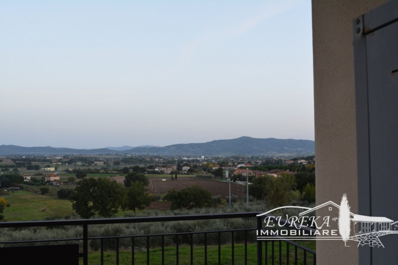 Immagine 53 di Appartamento in vendita  in via roma 152 a Castiglione Del Lago