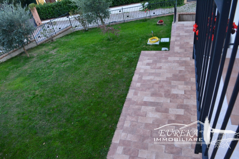 Immagine 55 di Appartamento in vendita  in via roma 152 a Castiglione Del Lago