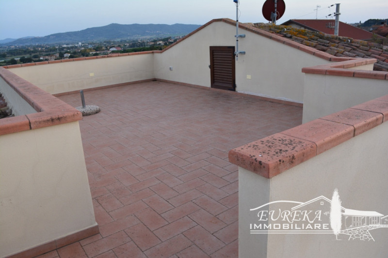 Immagine 56 di Appartamento in vendita  in via roma 152 a Castiglione Del Lago