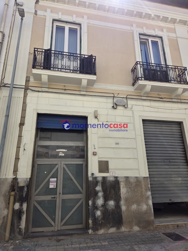 Immagine 1 di Negozio in vendita  in via del torrione a Reggio Di Calabria